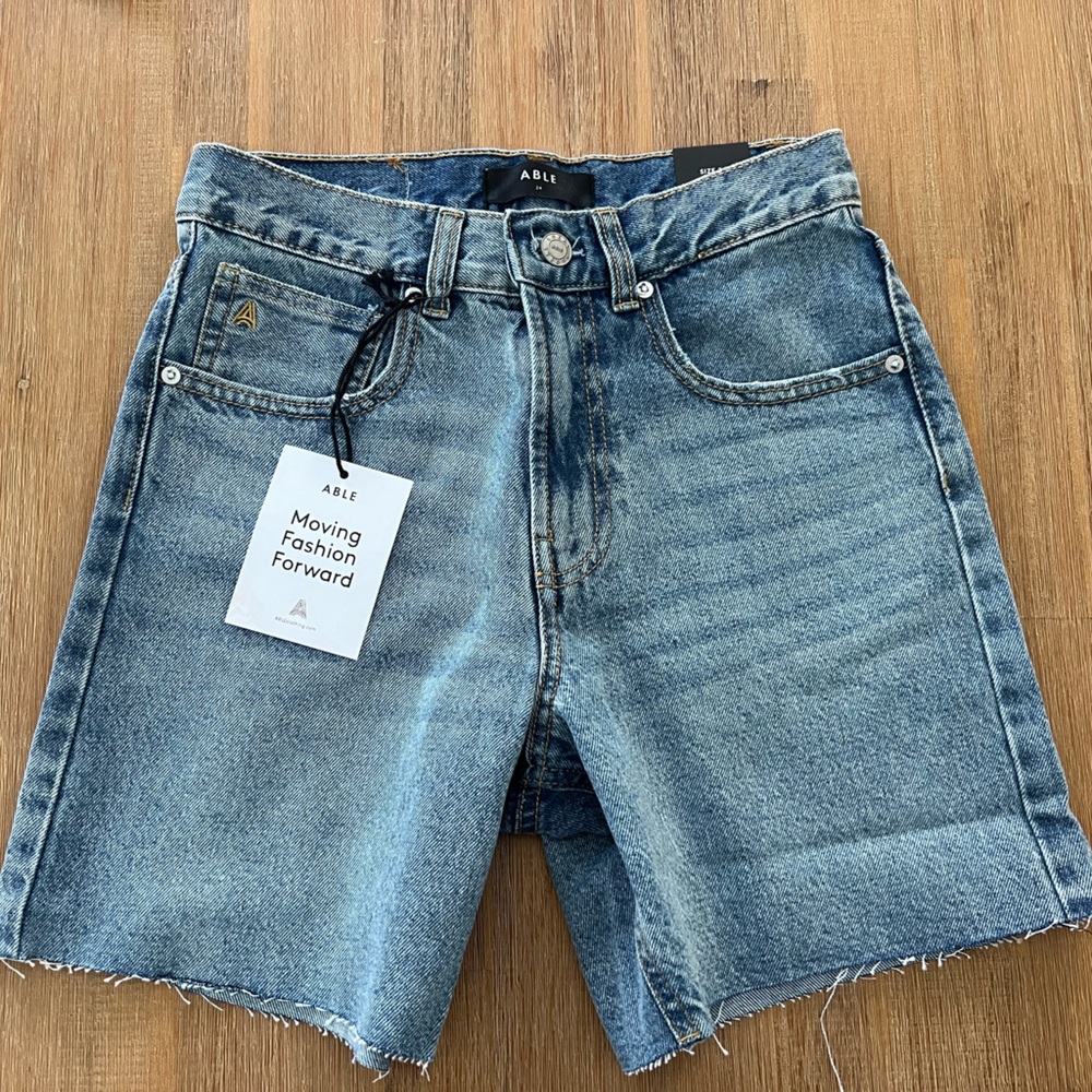 Able shorts